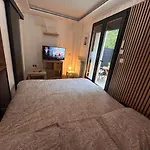 Apartment Petit Et Son Abrite