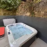 Apartment Petit Et Son Abrite *