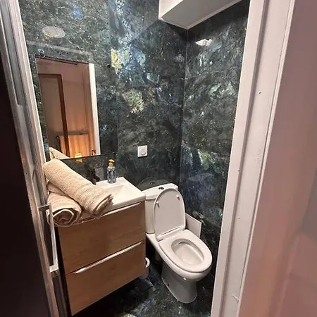 아파트 Petit Et Son Abrite