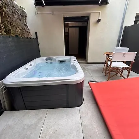 Petit Et Son Abrite * Nancy