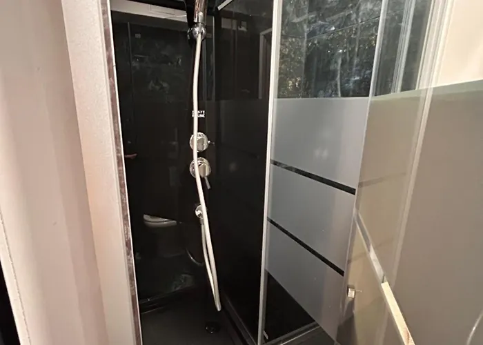 Petit Et Son Abrite * Нанси